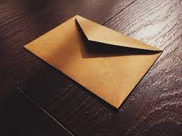 Conheça a simpatia do envelope por Reprodução