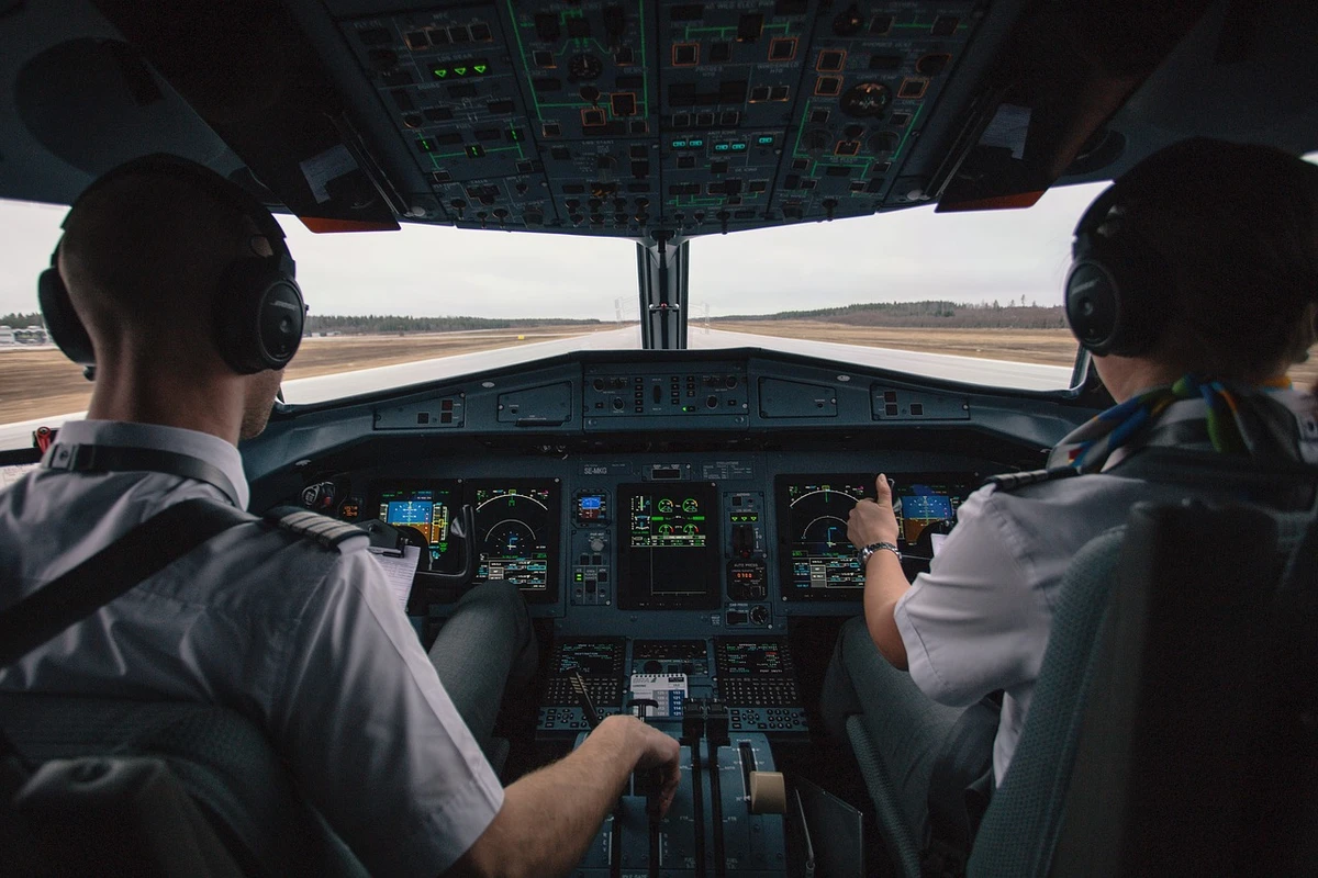 Conheça o passo a passo para se tornar piloto de avião