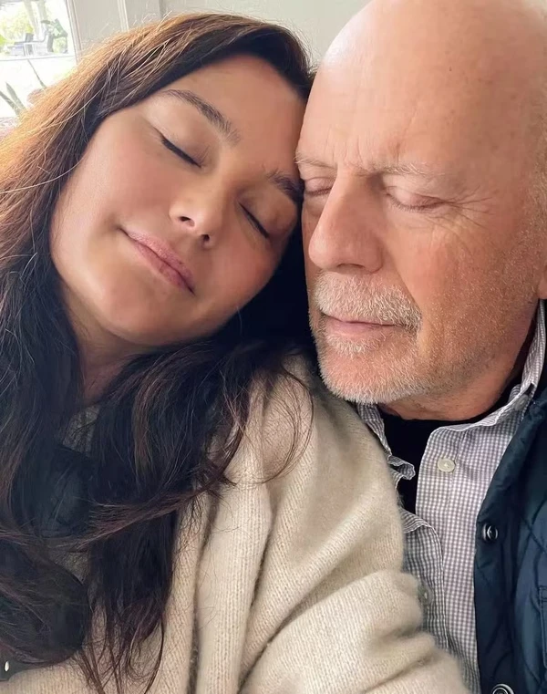 Emma Heming e o marido, Bruce Willis por Reprodução/Instagram