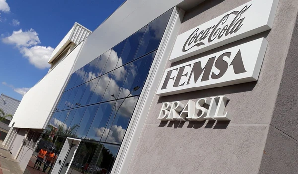 Fábrica da Coca-Cola por Reprodução