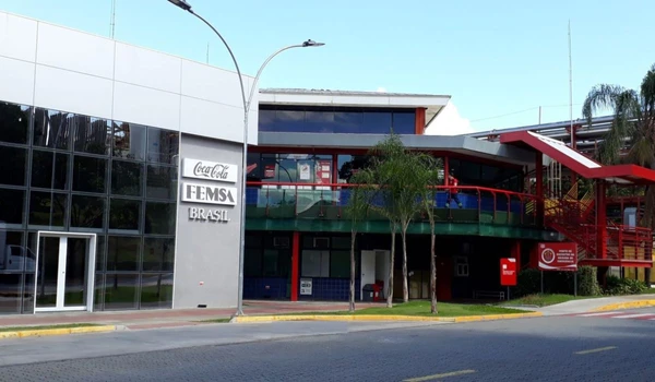 Fábrica da Coca-Cola por Reprodução