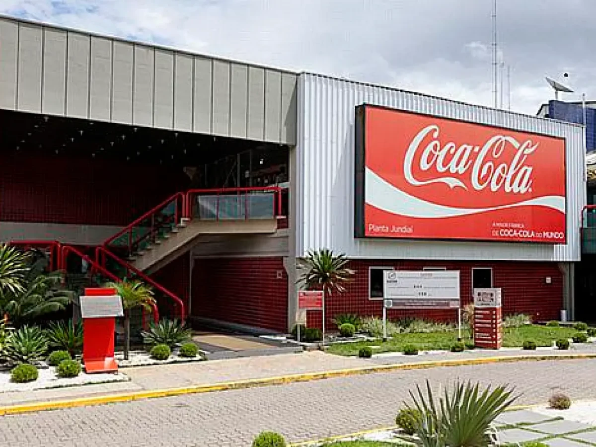Fábrica da Coca-Cola por Reprodução