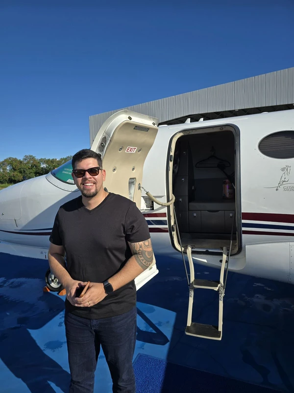 Felipe Tiburtius é piloto e diretor da escola de aviação Falcon por Acervo Pessoal