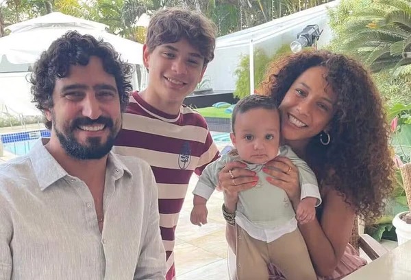 Influenciadora doa o bebê Salvadorzinho para ser criado pela mãe por Reprodução