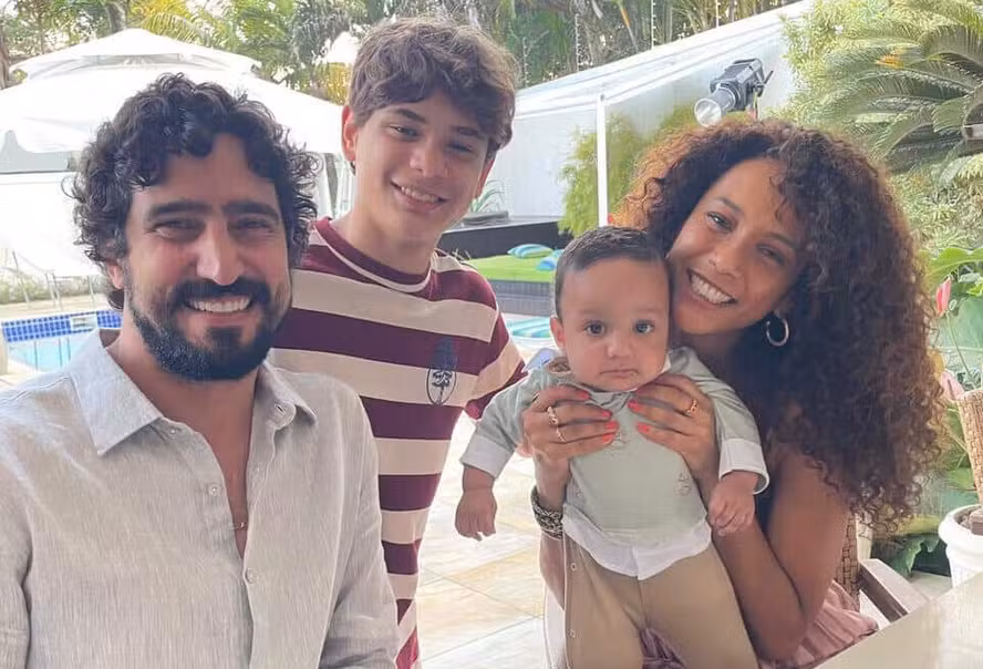 Influenciadora doa o bebê Salvadorzinho para ser criado pela mãe por Reprodução