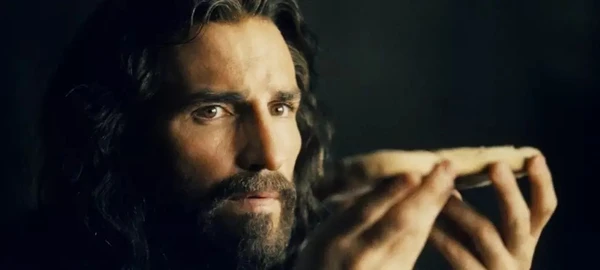 Jim Caviezel em ‘A Paixão de Cristo’ por Divulgação