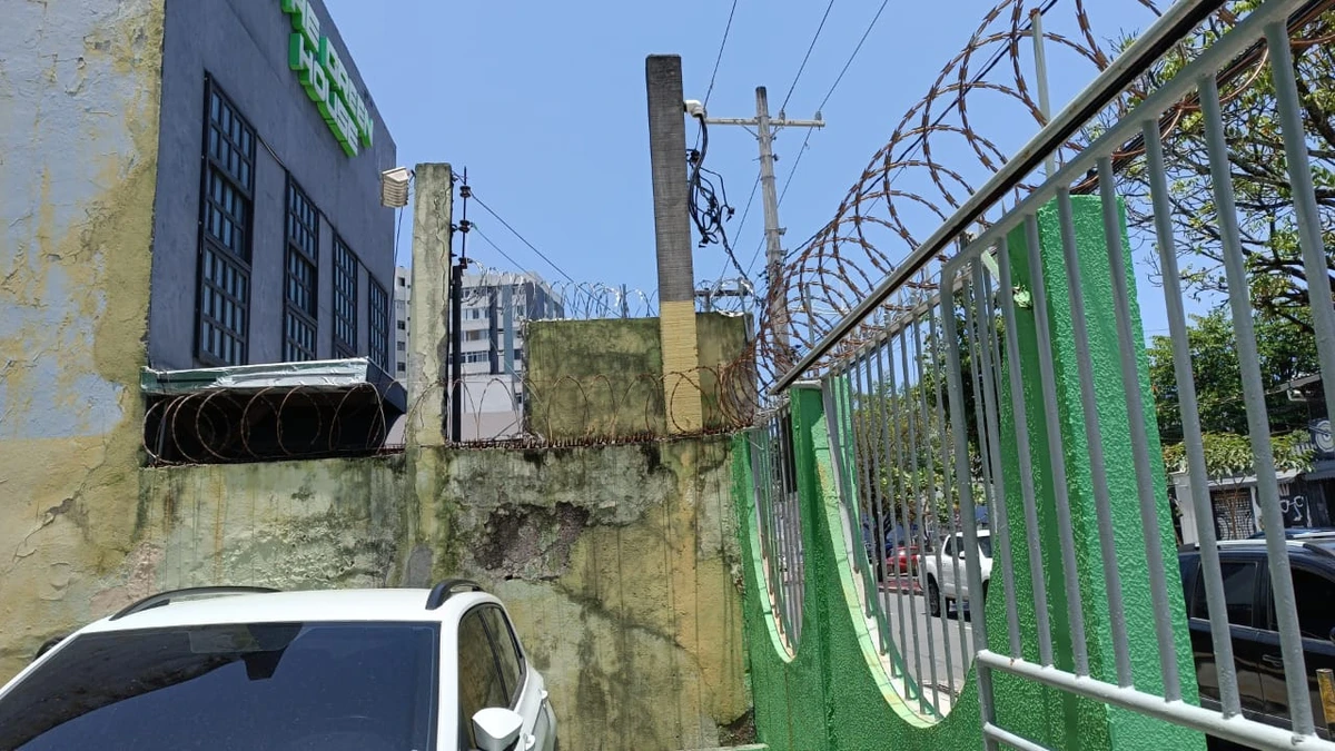 Moradores e comerciantes denunciam furtos e arrombamentos no Rio Vermelho por Bruno Wendel/CORREIO