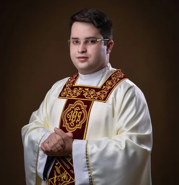 Padre Danilo César de Sousa Bezerra, de 31 anos, é investigado por intolerância religiosa por Reprodução