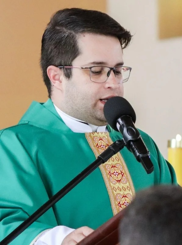 'Cadê os Orixás que não ressuscitaram Preta Gil?': quem é o padre denunciado por intolerância religiosa  por Reprodução