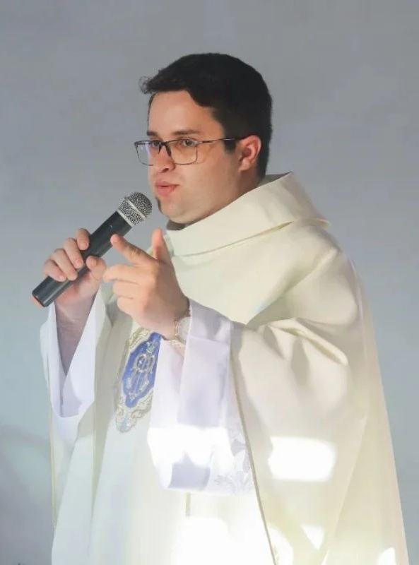 Padre processado pela família Gil por debochar de Preta Gil  por Reprodução