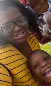 Shantell Woods e o filho Cody por Reprodução