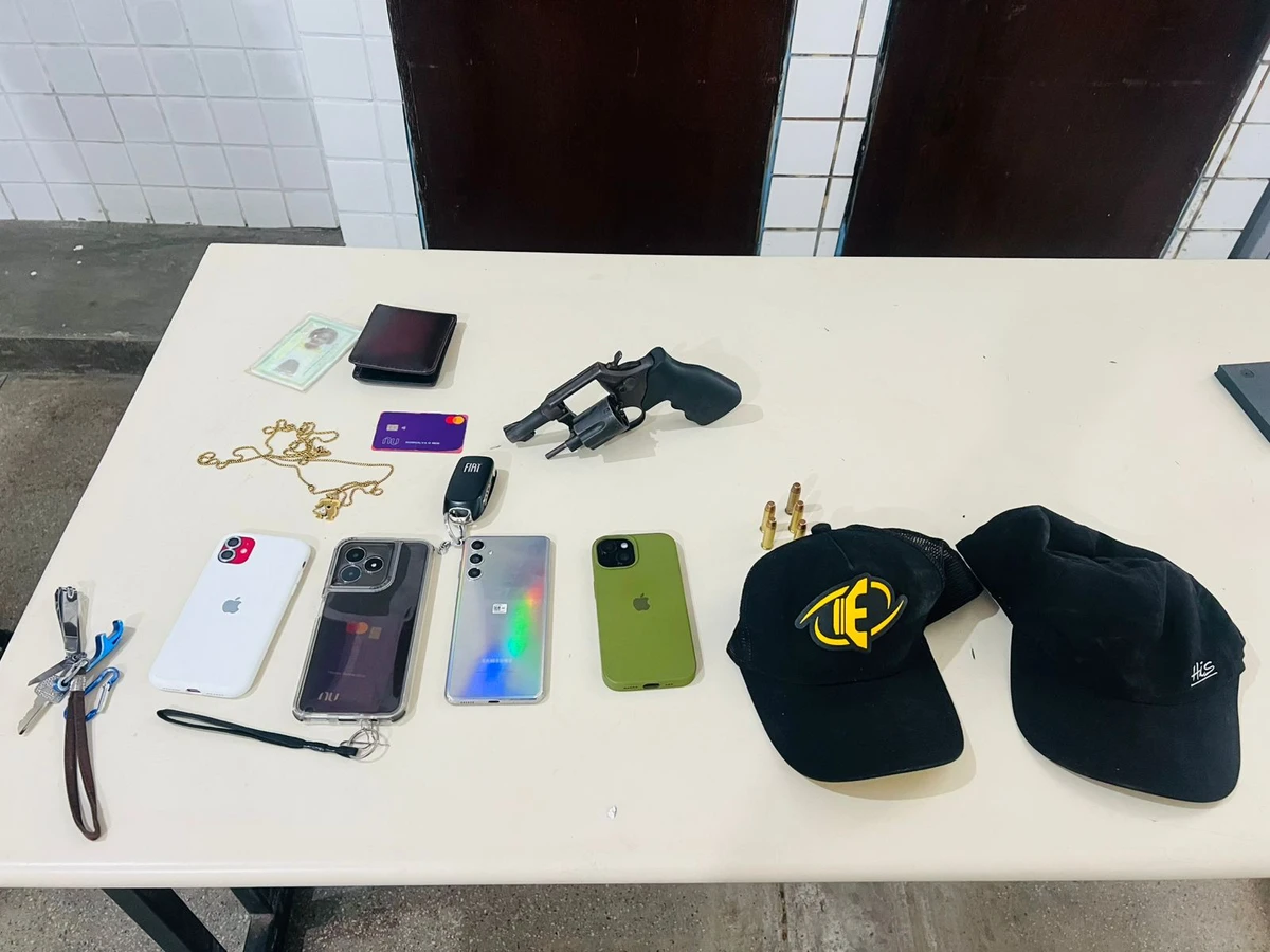 Suspeitos foram localizados em Candeias e material foi apreendido