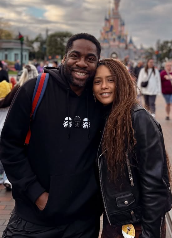 TaÍs Araújo e Lázaro Ramos na Disneyland, em Paris por Reprodução / Instagram