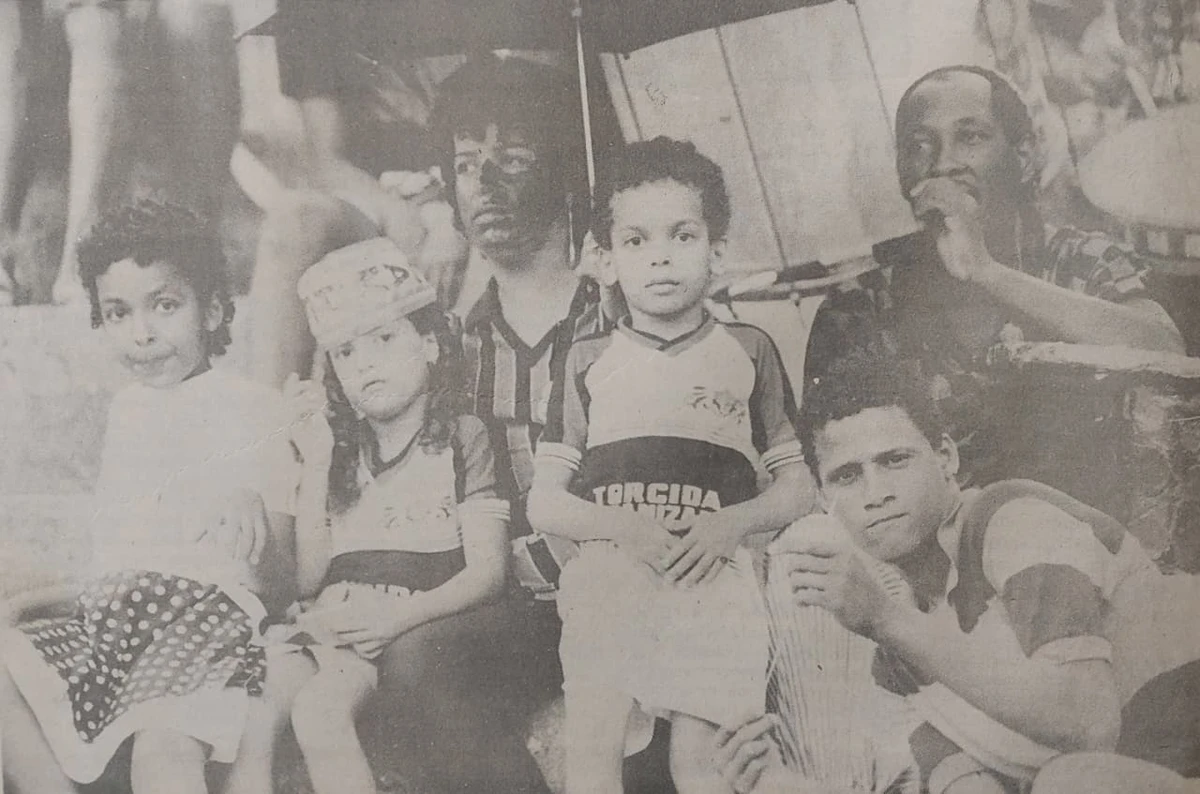 Torcedores do Vitória após derrota no Ba-Vi em 1989 por Margarida Neide/Arquivo CORREIO