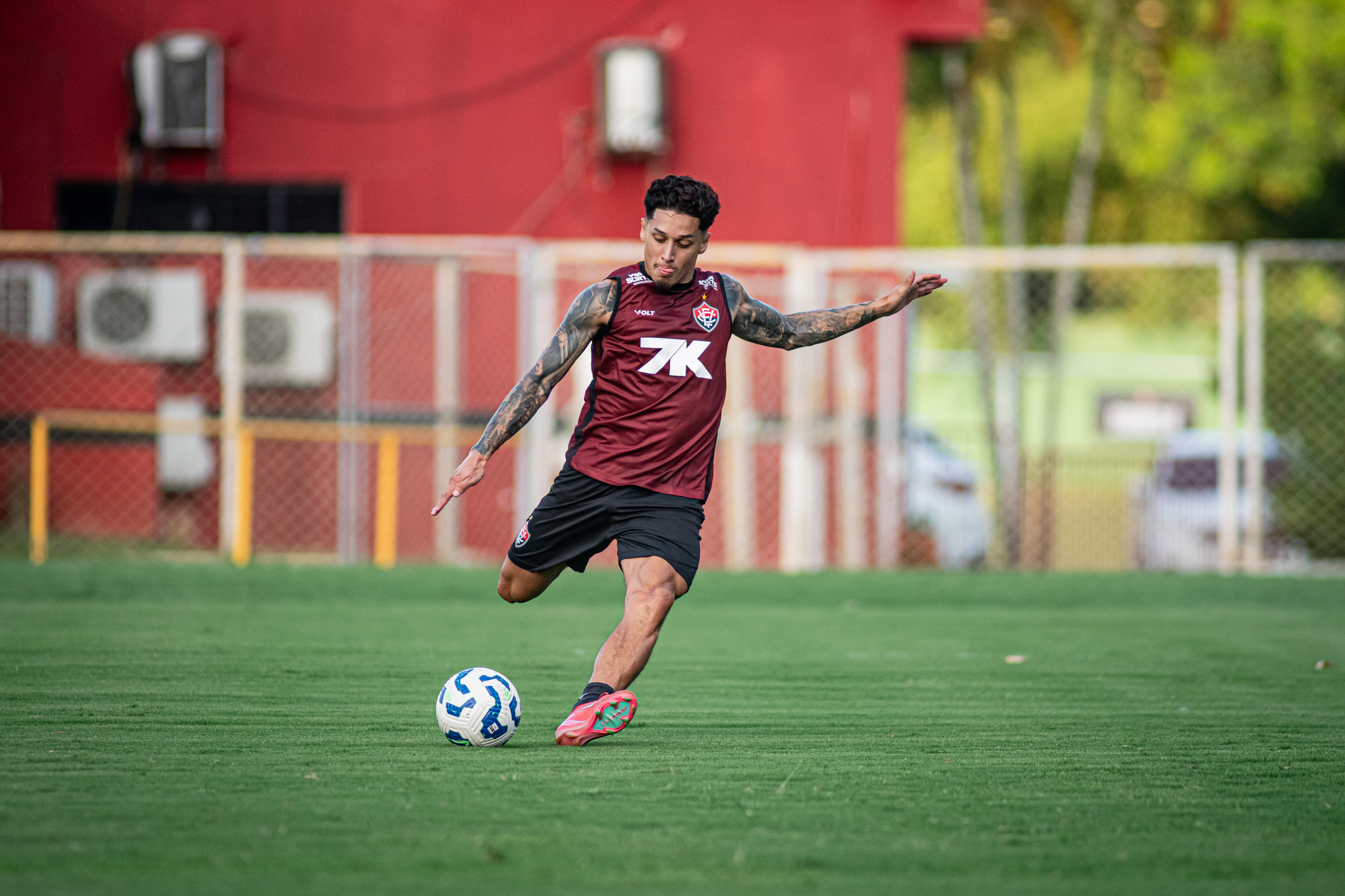 Kike Saverio será opção no banco do Vitória e pode estrear em Ba-Vis por Victor Ferreira/EC Vitória