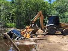 Imagem - Homem morre em acidente com retroescavadeira em lago na Bahia