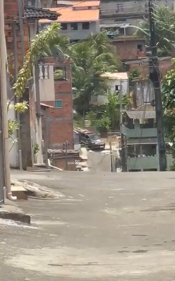 Bala atingiu caminhão da Limpurb por Reprodução/Redes sociais