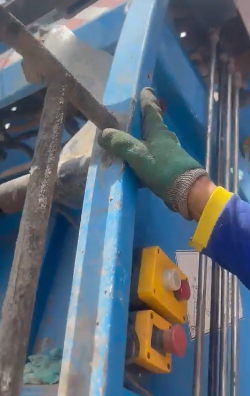 Bala atingiu caminhão da Limpurb por Reprodução/Redes sociais