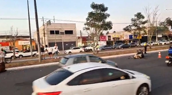 Duas vacas foram atropeladas na Avenida Noide Cerqueira, em Feira de Santana por Reprodução