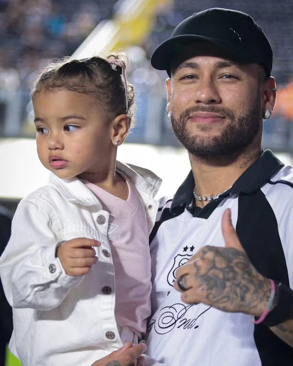 Mavie roubou a cena por Reprodução