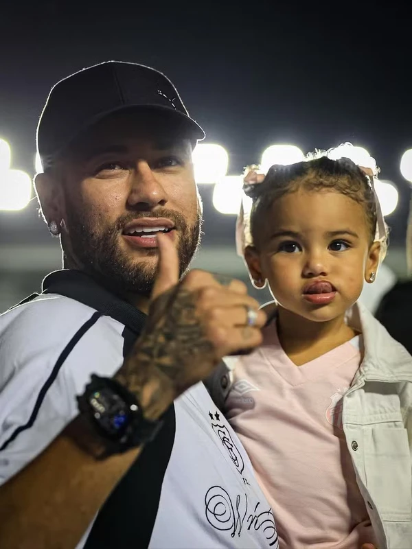 Mavie roubou a cena por Reprodução