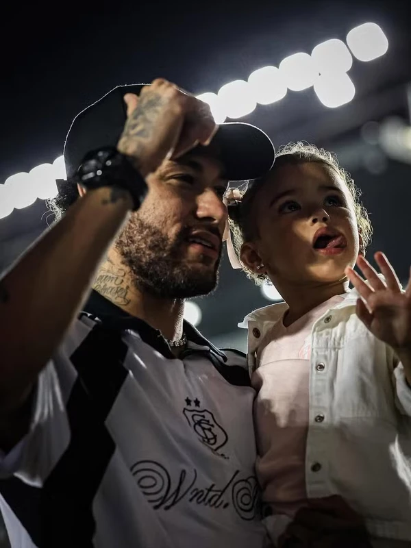 Mavie roubou a cena por Reprodução