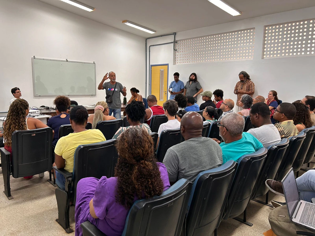 Reunião aconteceu na Sala da Congregação, na a Faculdade de Filosofia e Ciências Humanas