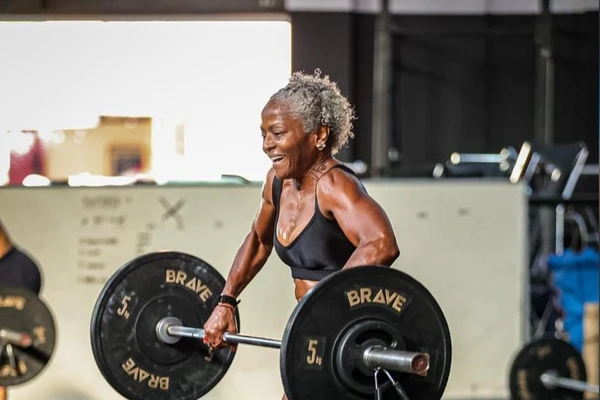 Sônia sempre acorda às 4h30 e começa a treinar às 5h15 por Reprodução/Redes Sociais