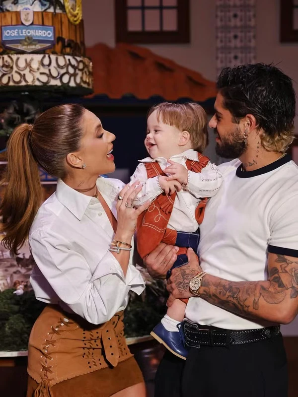 Virginia Fonseca tem tatuagem em homenagem a Zé Felipe no pescoço por Reprodução