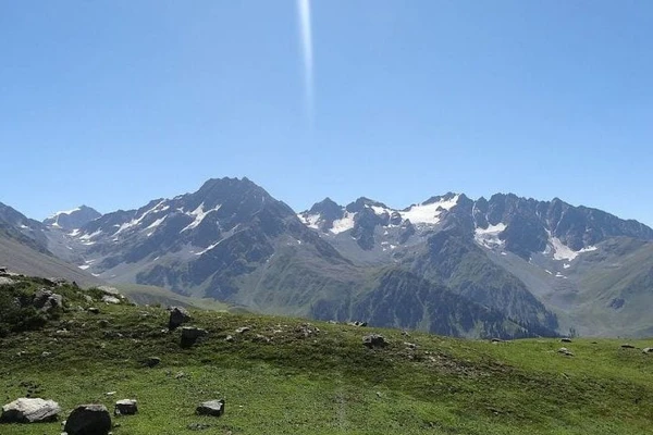  A descoberta foi possível graças a um derretimento constante da geleira nos últimos anos, em decorrência das mudanças climáticas por Reprodução/Wikimedia Commons/Nisar Akaash Torwali