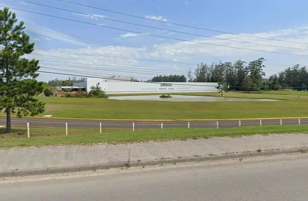 
A Dexco, multinacional do setor cerâmico, comunicou a demissão de funcionários da Portinari, unidade de Criciúma, e da Ceusa, de Urussanga, ambas no Sul de Santa Catarina.