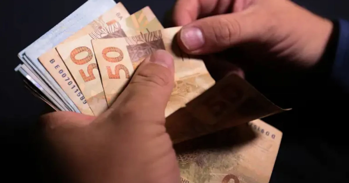 Imagem - Governo volta atrás e reduz projeção do salário mínimo de 2026; veja valor