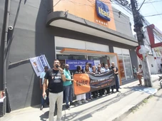 Imagem - Bancários protestam contra fechamento de agência do Itaú na Bahia