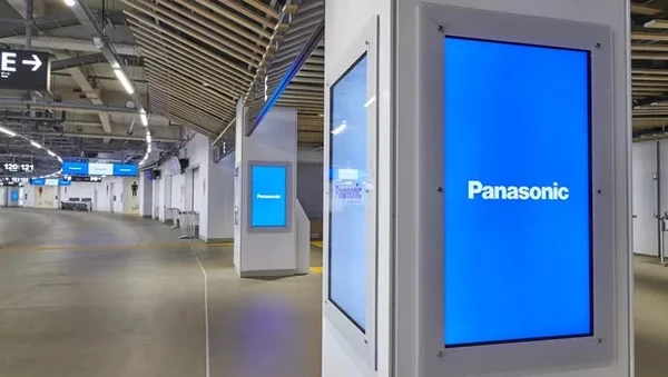 A Panasonic Holdings anunciou que cortará 10 mil funcionários e prevê contabilizar custos de reestruturação de 130 bilhões de ienes (US$ 896,06 milhões) neste ano comercia por Divulgação