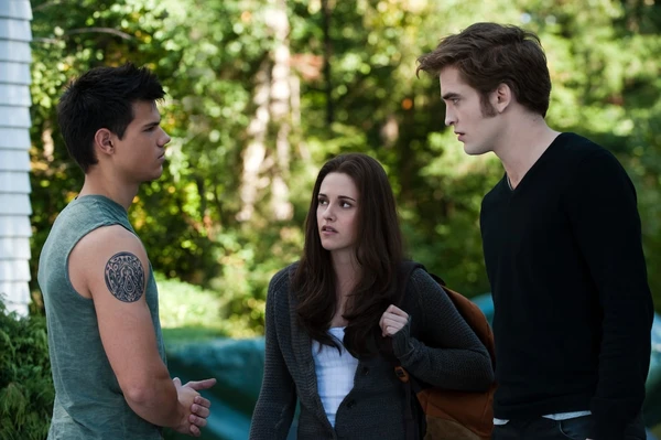 O trio de protagonistas incluía o lobo Jacob Black, além de Edward e Bella por Divulgação