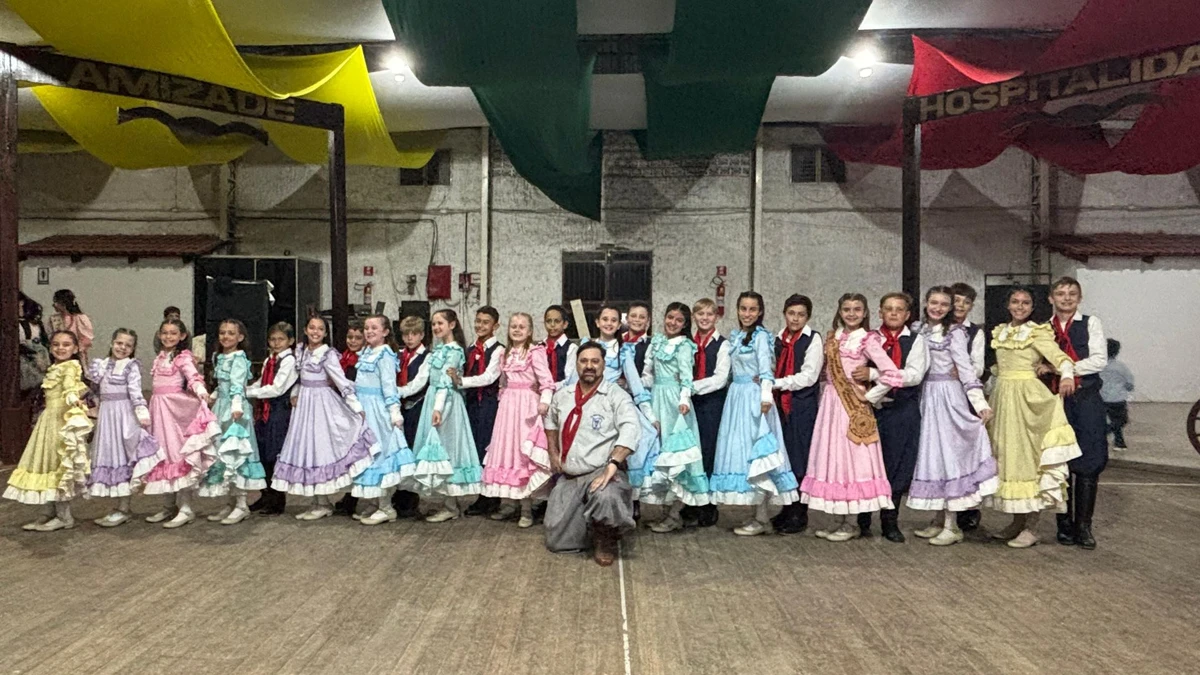 Apresentação de dança gaúcha no oeste da Bahia