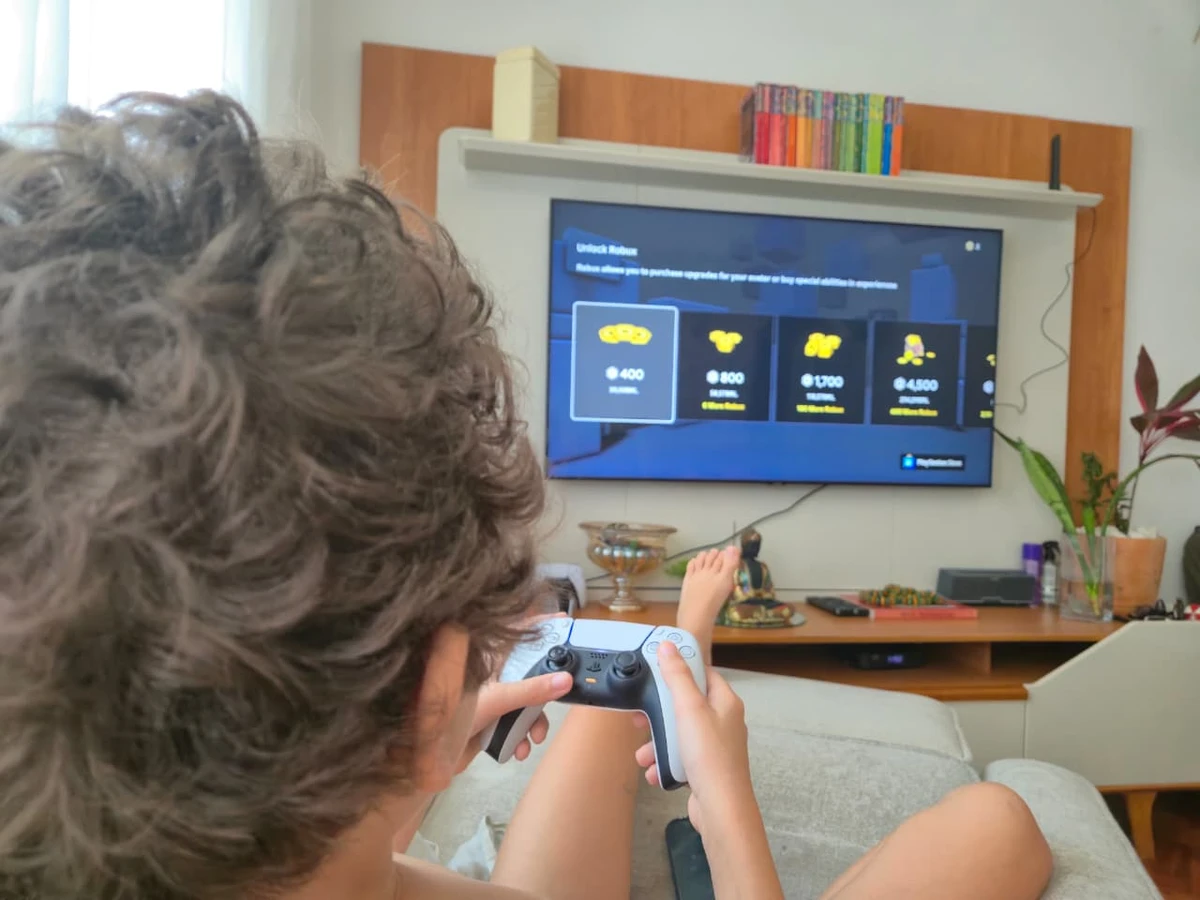 Criança gasta toda economia no jogo online