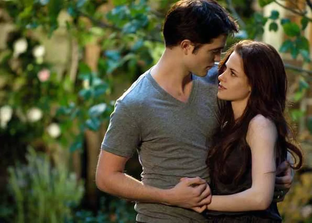Edward e Bella são os protagonistas de Crepúsculo, que completa 20 anos em 2025 por Divulgação