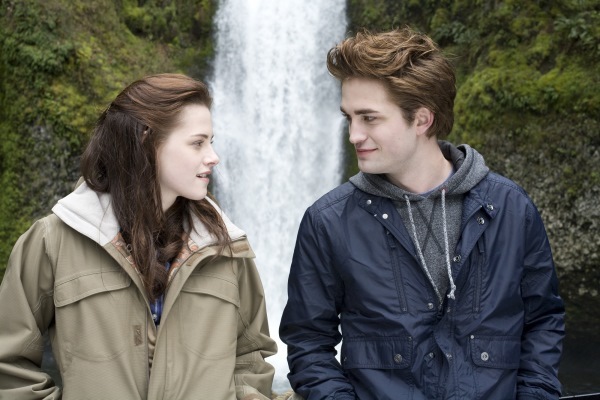 Edward e Bella são os protagonistas de Crepúsculo, que completa 20 anos em 2025 por Divulgação