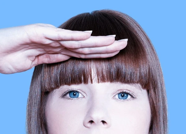 Franja ajuda a disfarçar o tamanho da testa por Shutterstock