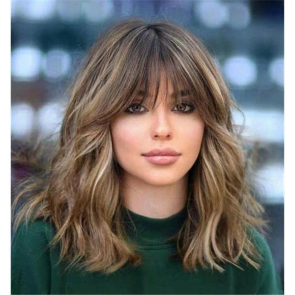 Franja ajuda a disfarçar o tamanho da testa por Shutterstock