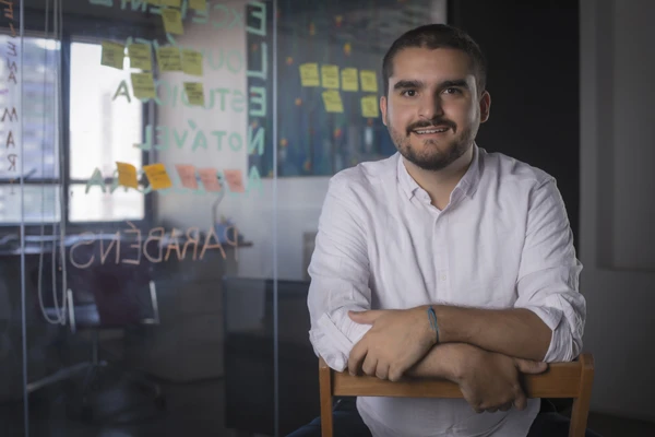 Gabriel Ferreira, da Conteúdo da Pine On, afirma que o envolvimento dos criadores desde a fase de concepção é o que garante naturalidade e consistência
