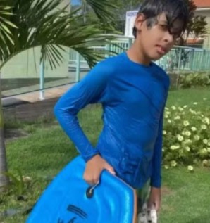 Giliarde, de 12 anos, morreu após atirar em si mesmo acidentalmente com a arma do pai. por Reprodução