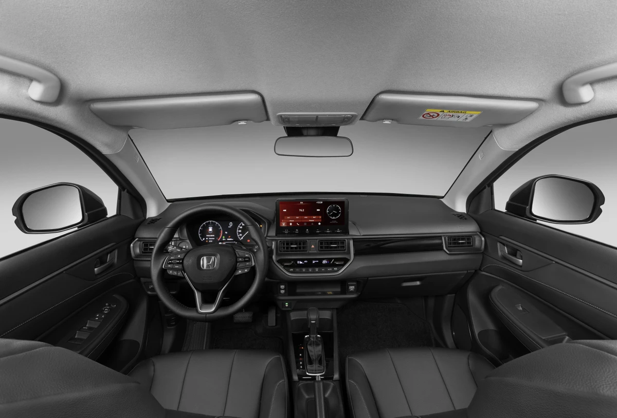 São duas versões e a topo de linha tem acabamento em couro. Ambas contam com seis airbags por Divulgação 