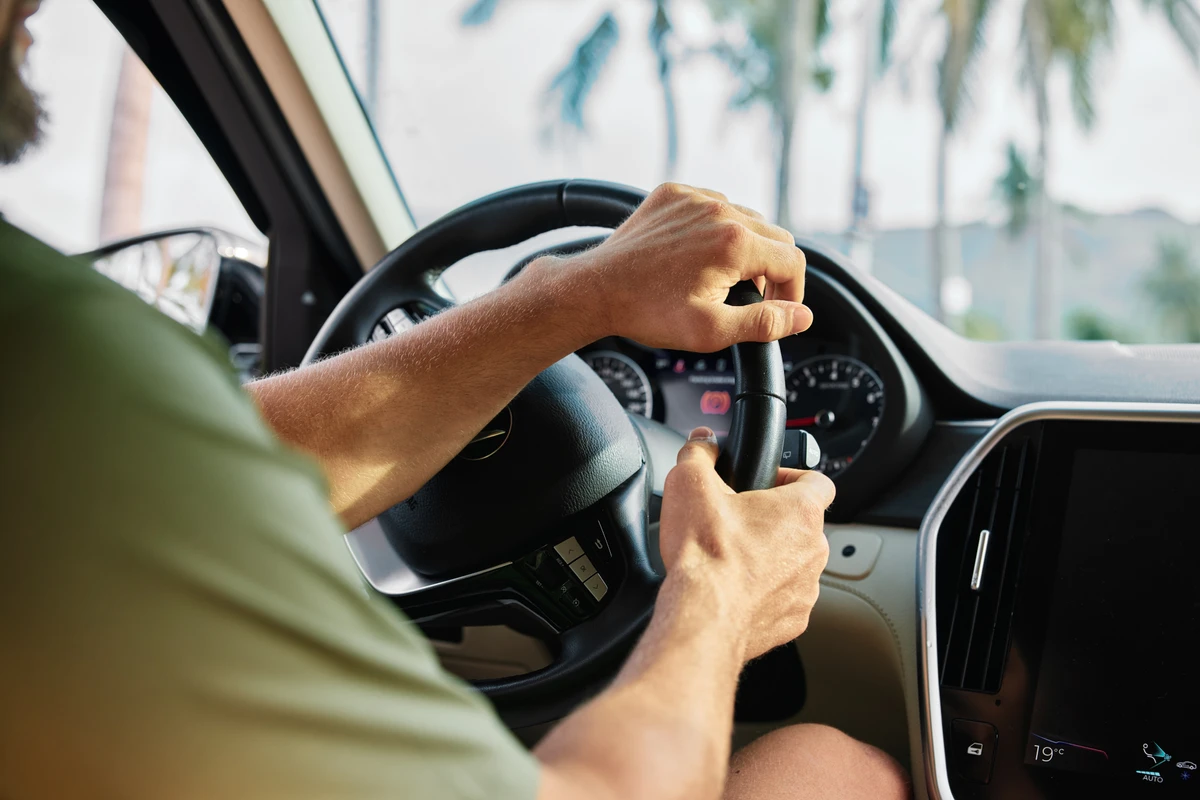 Motorista dirigindo