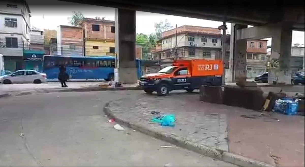 Pessoas em situação de rua costumavam dormir embaixo de marquise por Reprodução/TV Globo