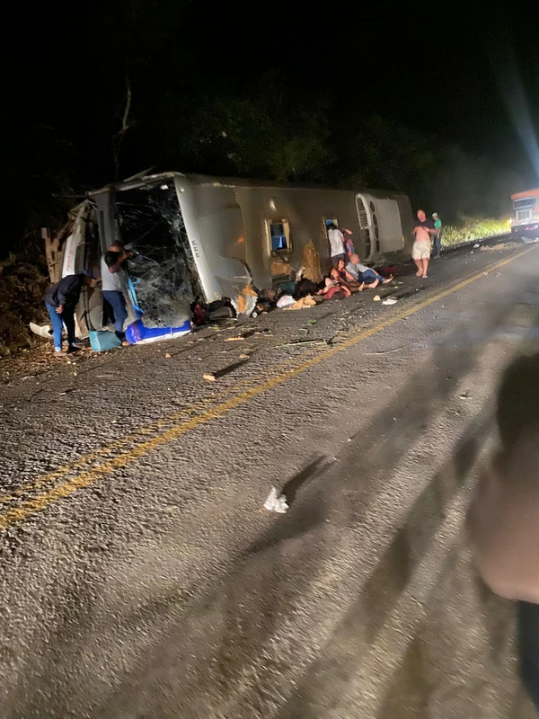 Acidente com ônibus que seguia para Brumado deixa 15 mortos por Reprodução