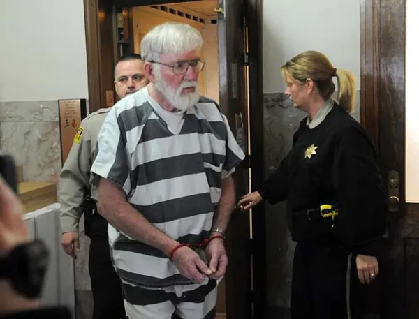 Homem espera 50 anos para se vingar de colega que o humilhou na escola por Reprodução