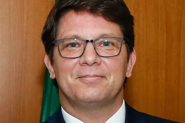 Mario Frias por Reprodução