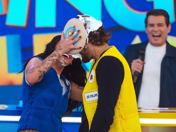 Ana Castela e Zé Felipe se beijam em rede nacional por Reprodução/Instagram